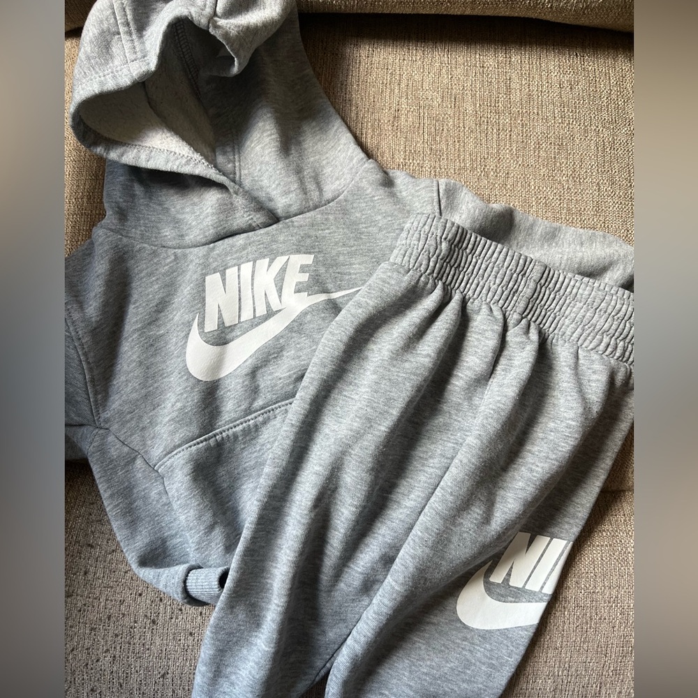 18 month Nike sweatsuit outfit